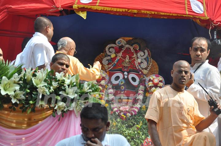 Hema Malini & Govinda at the inauguration of Jagannath Yatra celebrations