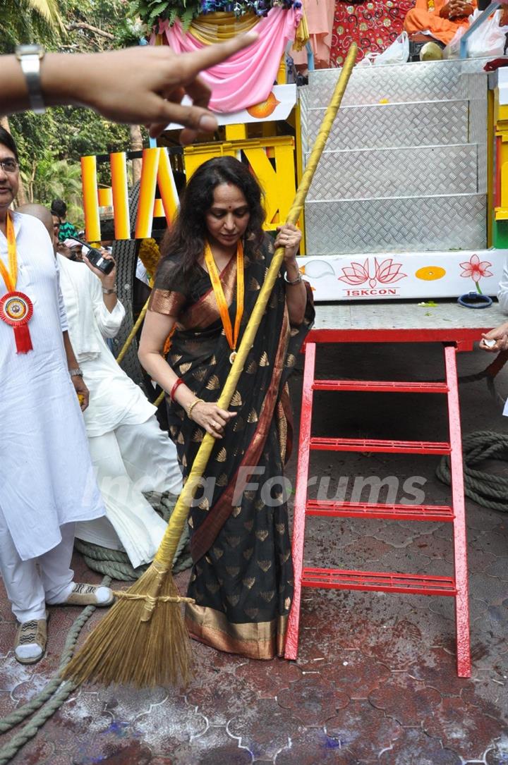 Hema Malini & Govinda at the inauguration of Jagannath Yatra celebrations