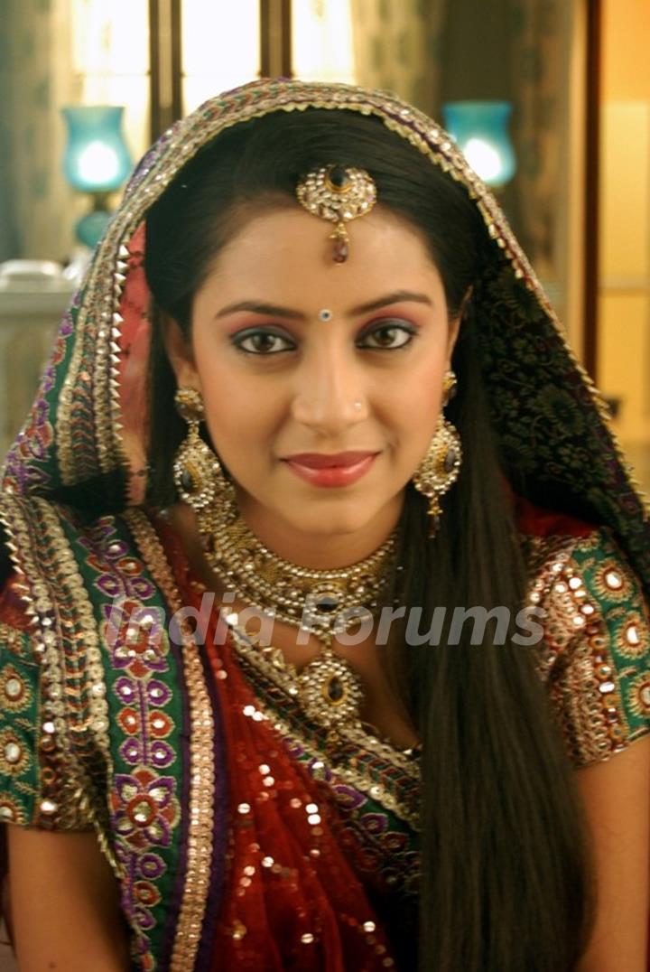 Pratyusha Banerjee as Anandi in Balika Vadhu