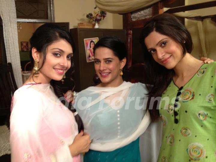 Aiza Khan,Mehreen Raheal,Arij Fatyma