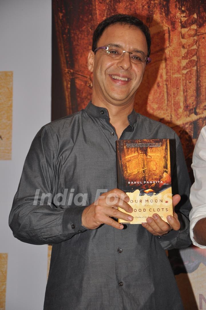 Vidhu Vinod Chopra launched book Our Moon has blood clots