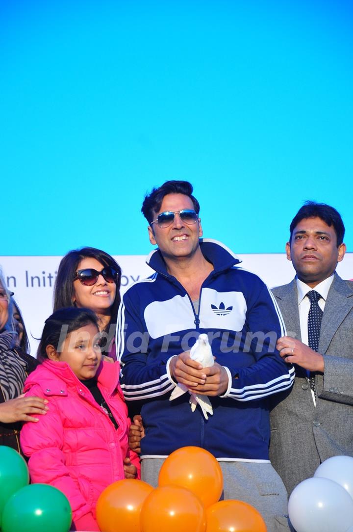 Akshay Kumar flags off Ambuja Jaipur Marathon