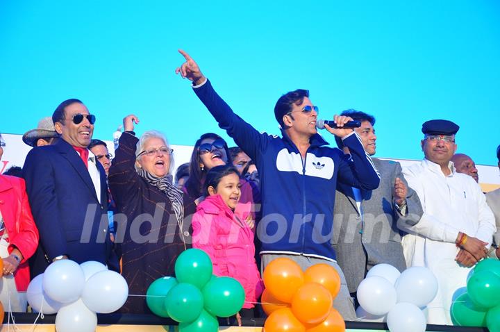 Akshay Kumar flags off Ambuja Jaipur Marathon