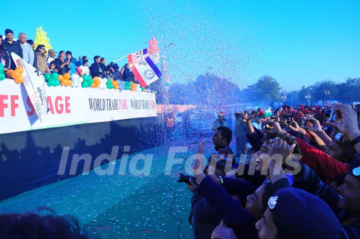 Akshay Kumar flags off Ambuja Jaipur Marathon