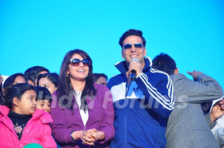 Akshay Kumar flags off Ambuja Jaipur Marathon