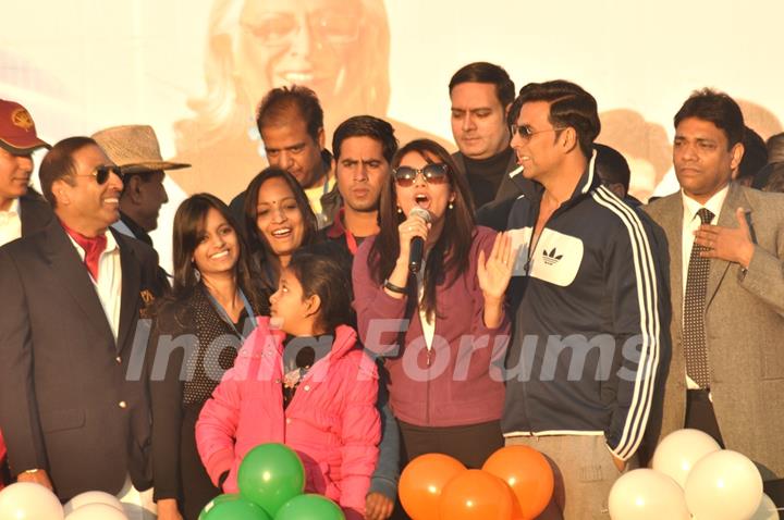 Akshay Kumar flags off Ambuja Jaipur Marathon