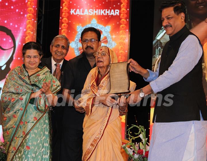 The Aditya Vikram Birla Kalashikar & Kalakiran Puraskars 2012