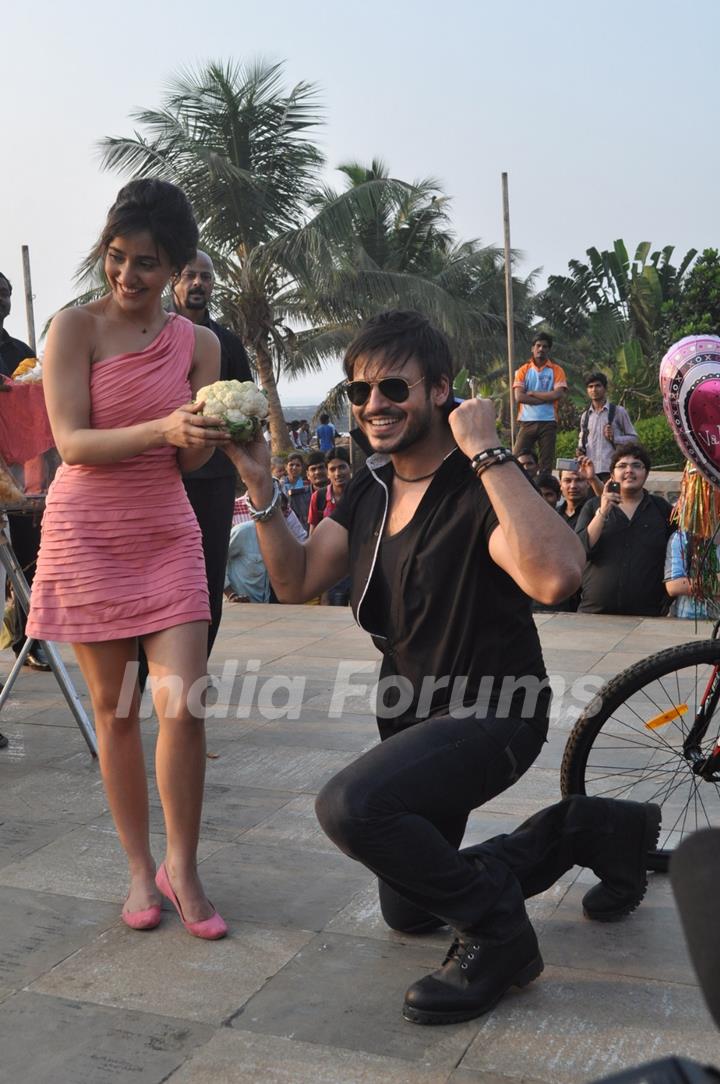 Vivek Oberoi and Neha Sharma promotes Jayantabhai Ki Luv Story on Valentine day