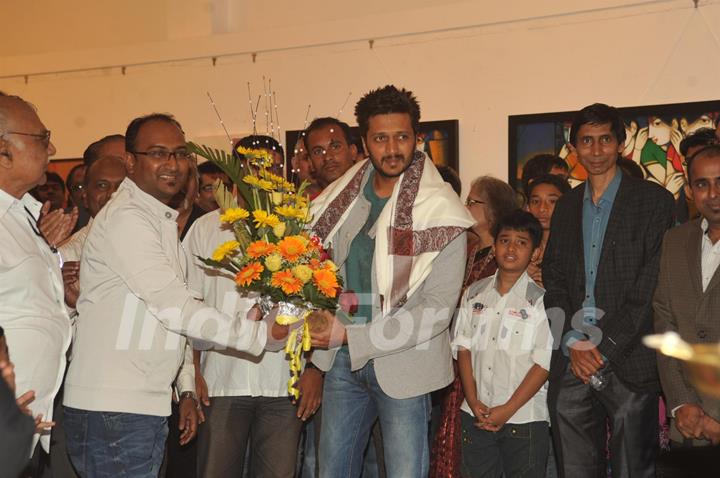 Ritesh Deshmukh Inaugrate Painting Exhibition