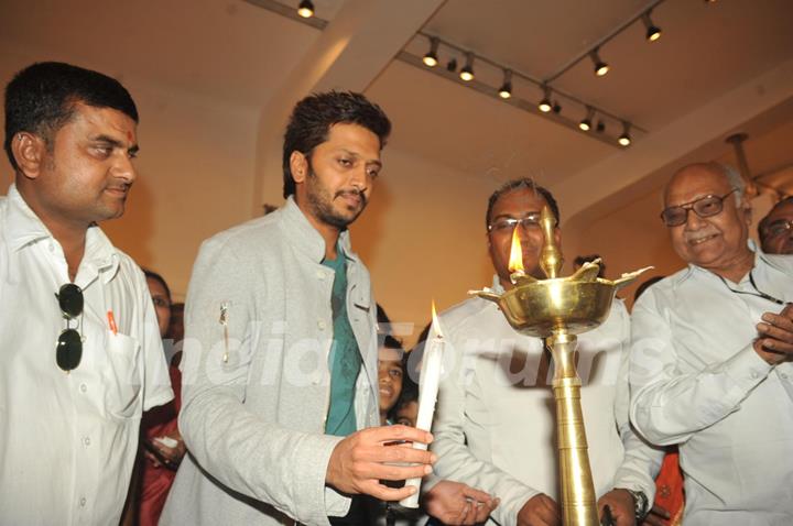 Ritesh Deshmukh Inaugrate Painting Exhibition