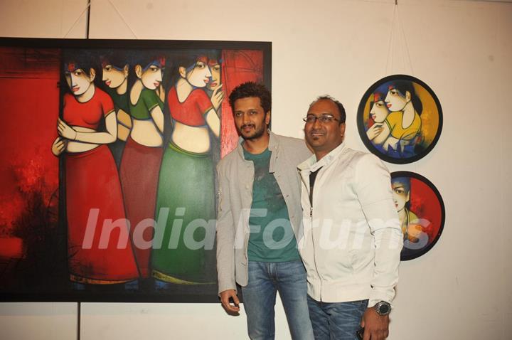 Ritesh Deshmukh Inaugrate Painting Exhibition