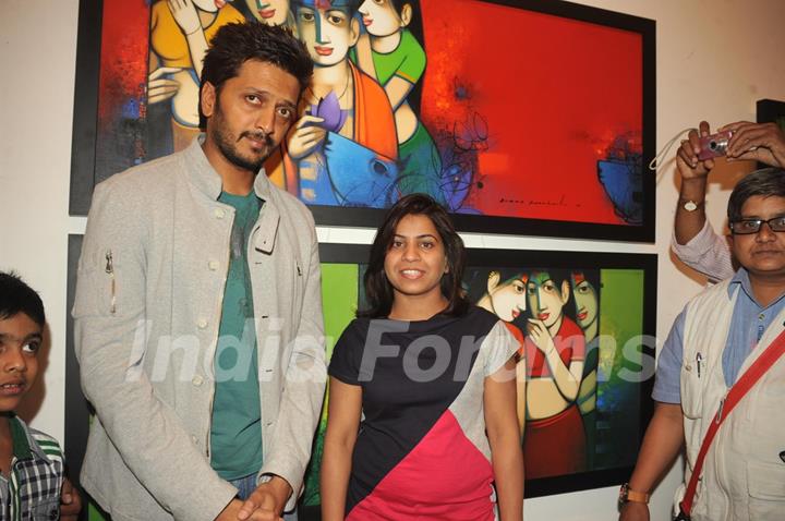 Ritesh Deshmukh Inaugrate Painting Exhibition