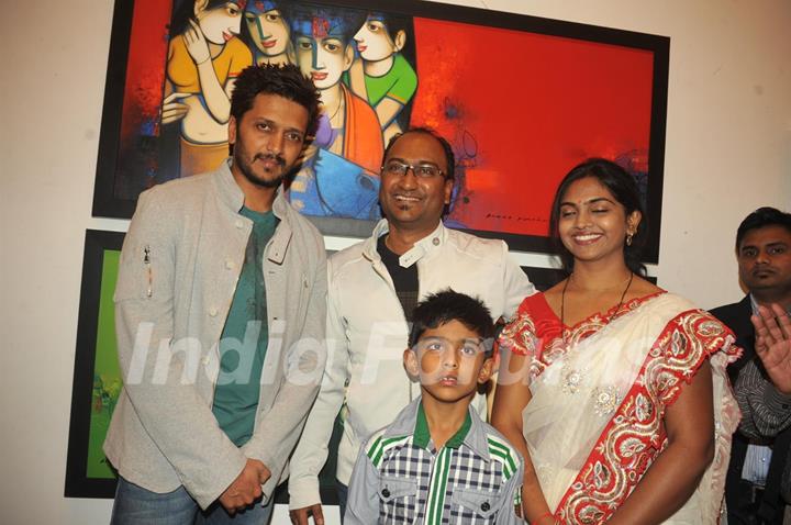 Ritesh Deshmukh Inaugrate Painting Exhibition