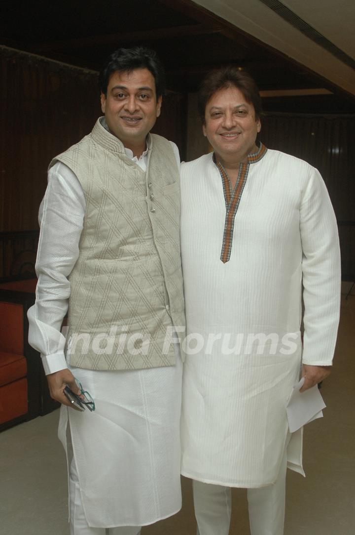 Shashi Ranjan at Shashi Ranjan & Rumi Jaffrey's Mushaira event