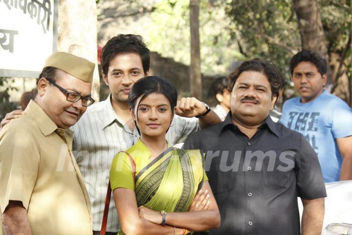 Mitali Nag with the cast of Afsar Bitiya