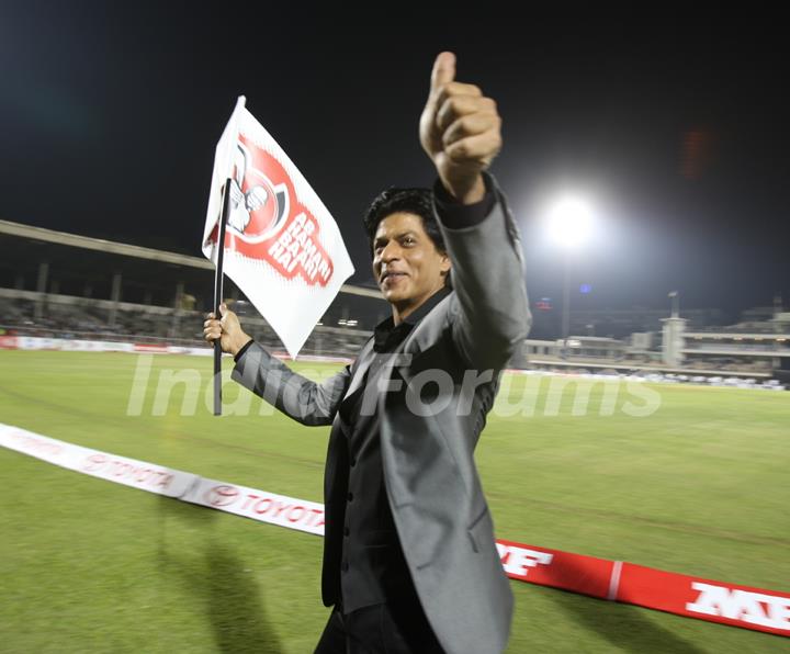 Rahul Dravid and Shahrukh Khan at UCC Opening Ceremony in Mumbai