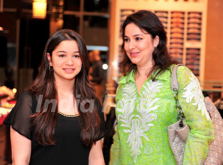 Sara Tendulkar, daughter of Sachin Tendulkar with her mother Anjali Tendulkar during the 40th anniversary celebration of NGO Apnalaya in Mumbai.