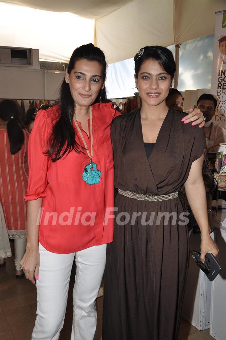 Celebs at Charity Exhibition ’Aariash’ to ‘Save The Children’ Foundation