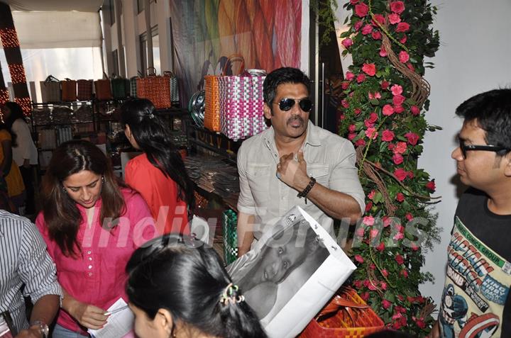 Celebs at Charity Exhibition ’Aariash’ to ‘Save The Children’ Foundation