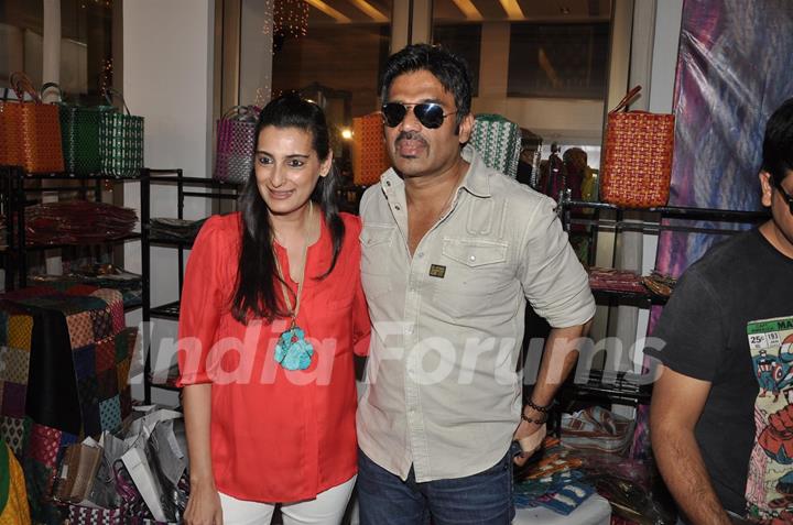 Celebs at Charity Exhibition ’Aariash’ to ‘Save The Children’ Foundation