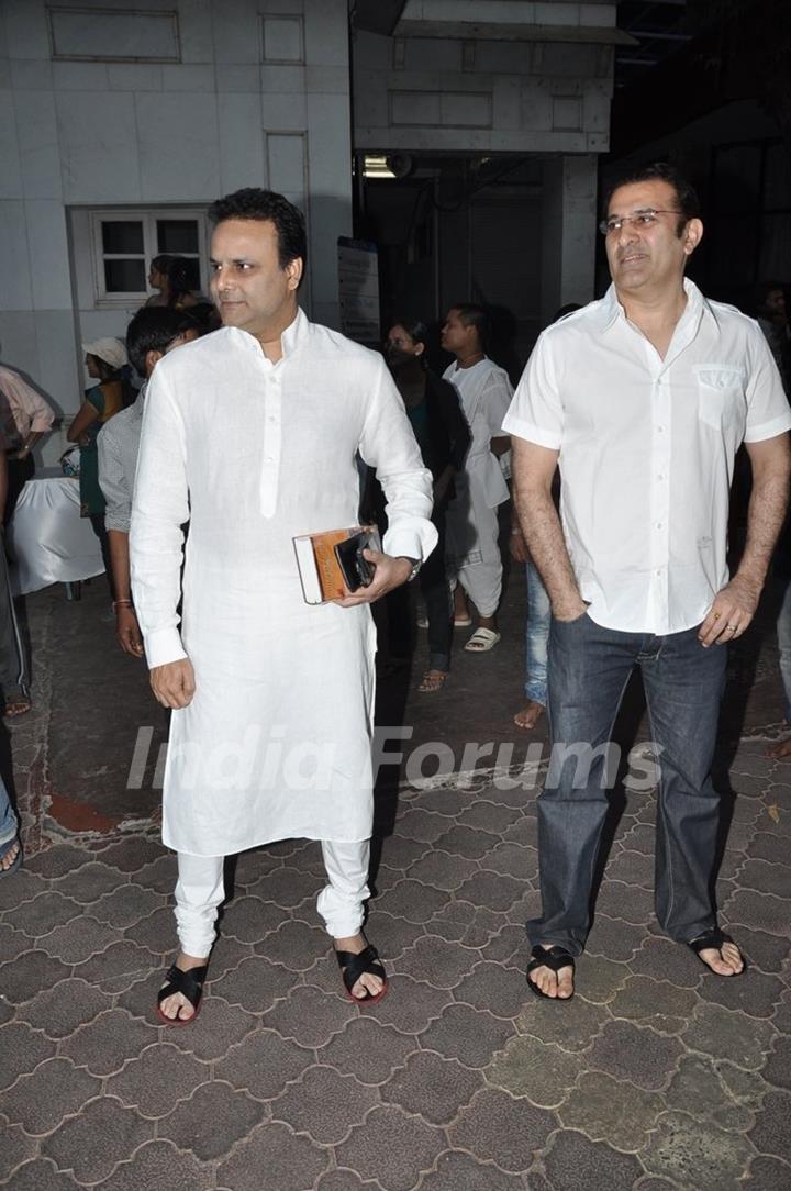 Sonu Nigam's mother's prayer meet