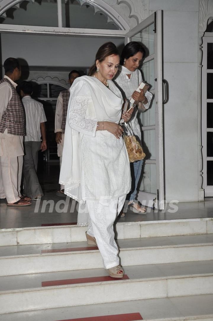 Sonu Nigam's mother's prayer meet