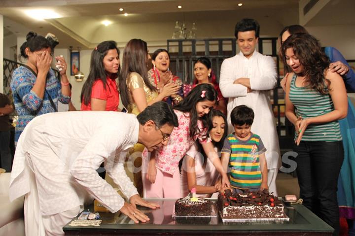 Entire Cast celebrating 1st Anniversary of the show Jhilmil Sitaaron Ka Aangan Hoga