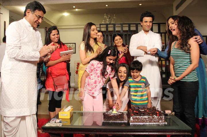 Entire Cast celebrating 1st Anniversary of the show Jhilmil Sitaaron Ka Aangan Hoga