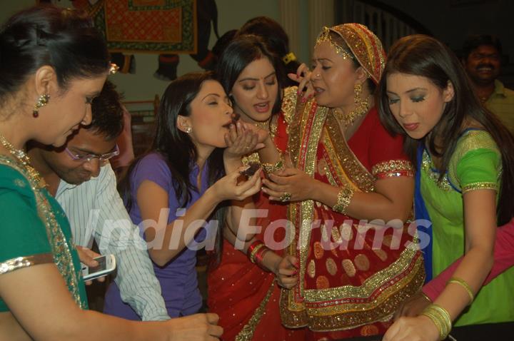 Double celebrations on sets of Diya aur Baati Hum