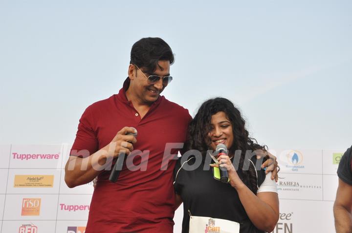 Akshay Kumar at DNA Womans Half Marathon 2013