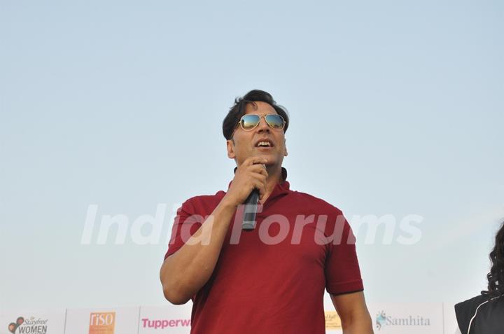 Akshay Kumar at DNA Womans Half Marathon 2013