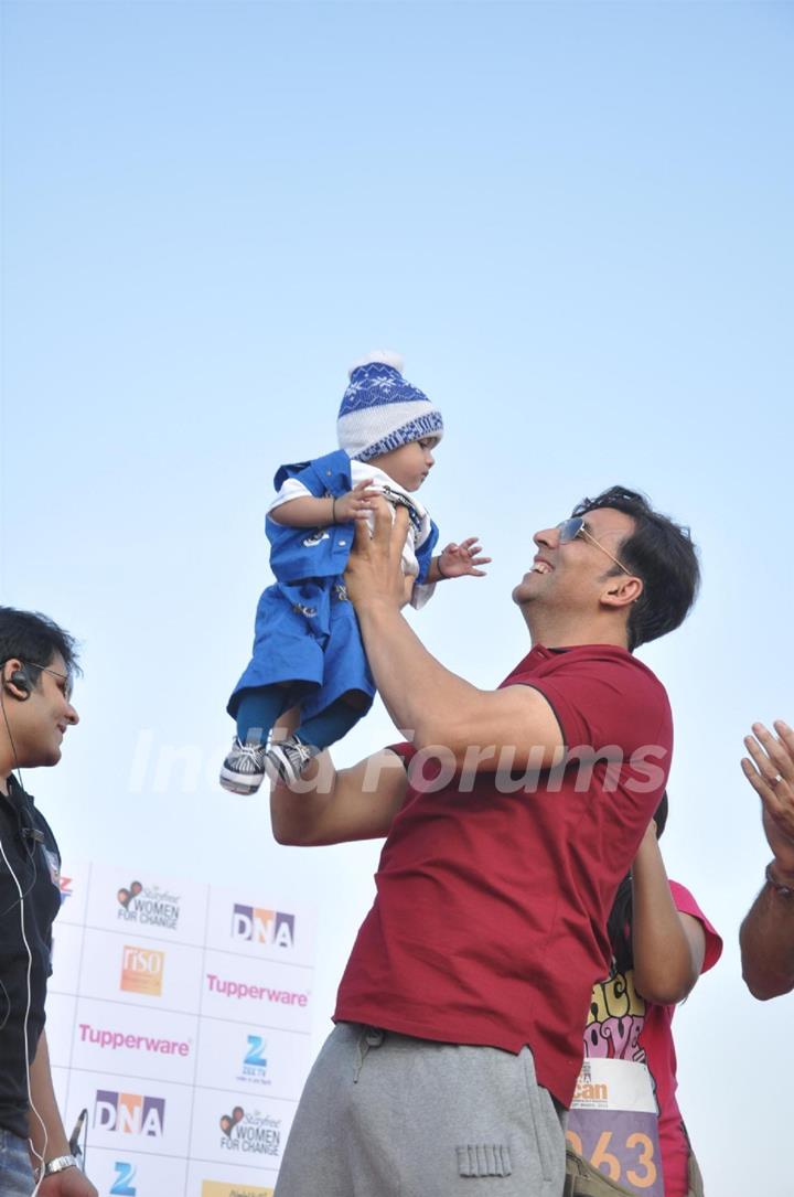 Akshay Kumar at DNA Womans Half Marathon 2013