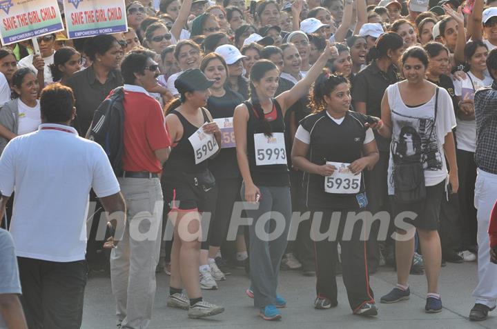 Akshay Kumar at DNA Womans Half Marathon 2013