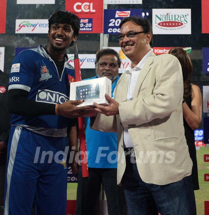 Celebrity Cricket League 2013 (CCL) Finals between Karnataka Bulldozers vs Telugu Warriors at the Chinnaswamy Stadium in Bengaluru