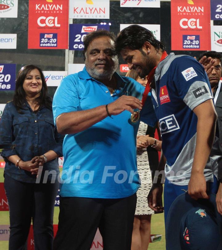 Celebrity Cricket League 2013 (CCL) Finals between Karnataka Bulldozers vs Telugu Warriors at the Chinnaswamy Stadium in Bengaluru