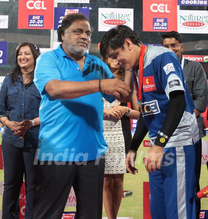 Celebrity Cricket League 2013 (CCL) Finals between Karnataka Bulldozers vs Telugu Warriors at the Chinnaswamy Stadium in Bengaluru