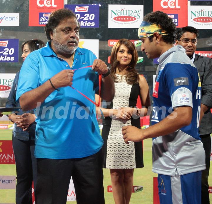 Celebrity Cricket League 2013 (CCL) Finals between Karnataka Bulldozers vs Telugu Warriors at the Chinnaswamy Stadium in Bengaluru