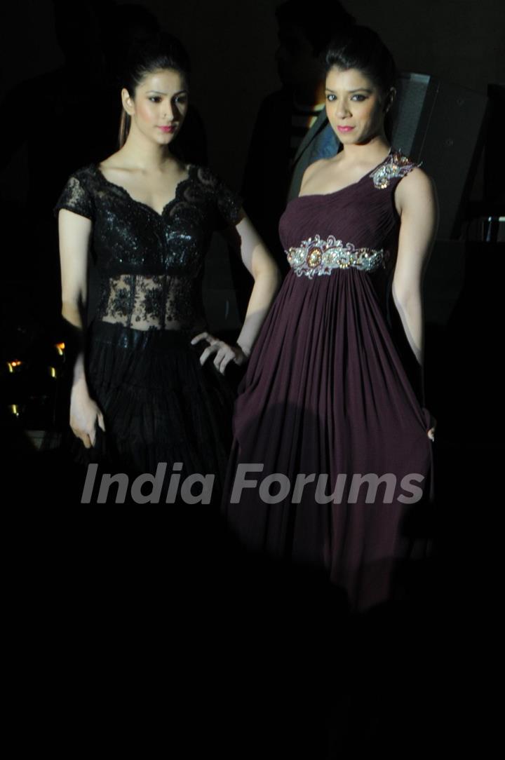 Tia Bajpai walks the ramp for Bobby Khanduja's show