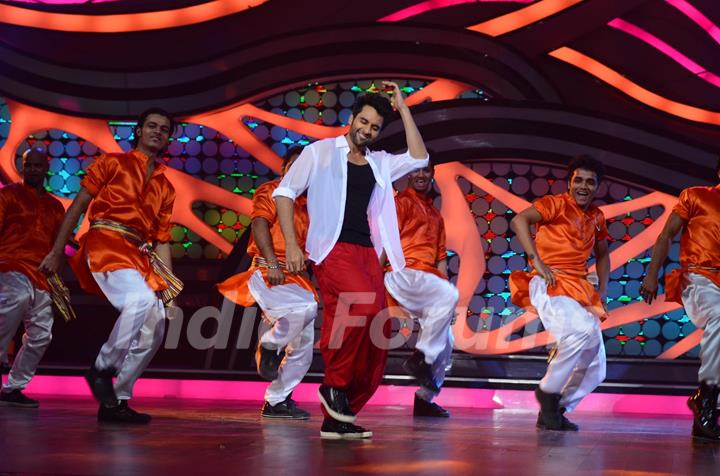 Promotion of Movie Rangrezz on Nach Baliye 5