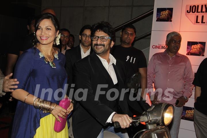 Arshad Warsi and Maria Goretti at Premiere of movie Jolly LLB