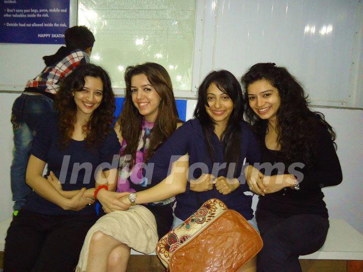 Sukirti Kandpal with her pkyek costars.