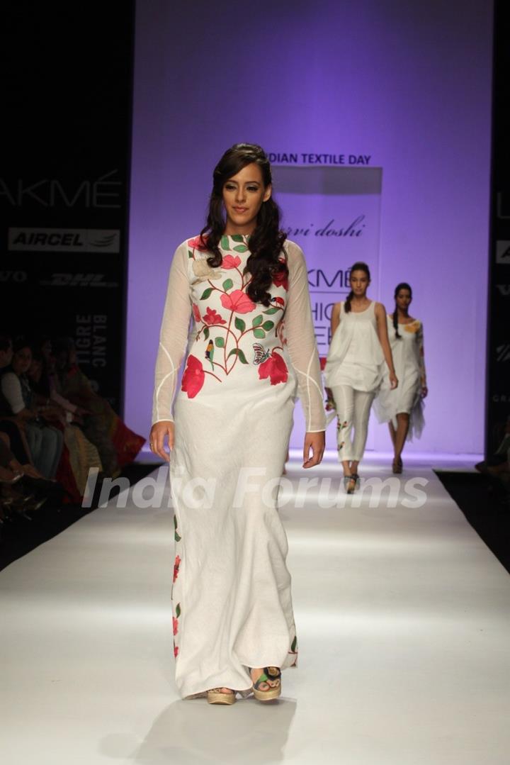 Hazel Keech as showstopper for designer Purvi Doshi at Lakme Fashion Week Summer 2013