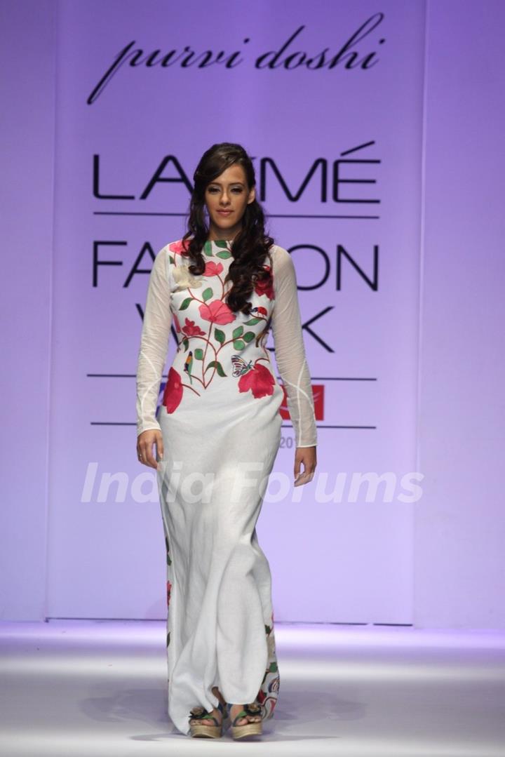 Hazel Keech as showstopper for designer Purvi Doshi at Lakme Fashion Week Summer 2013