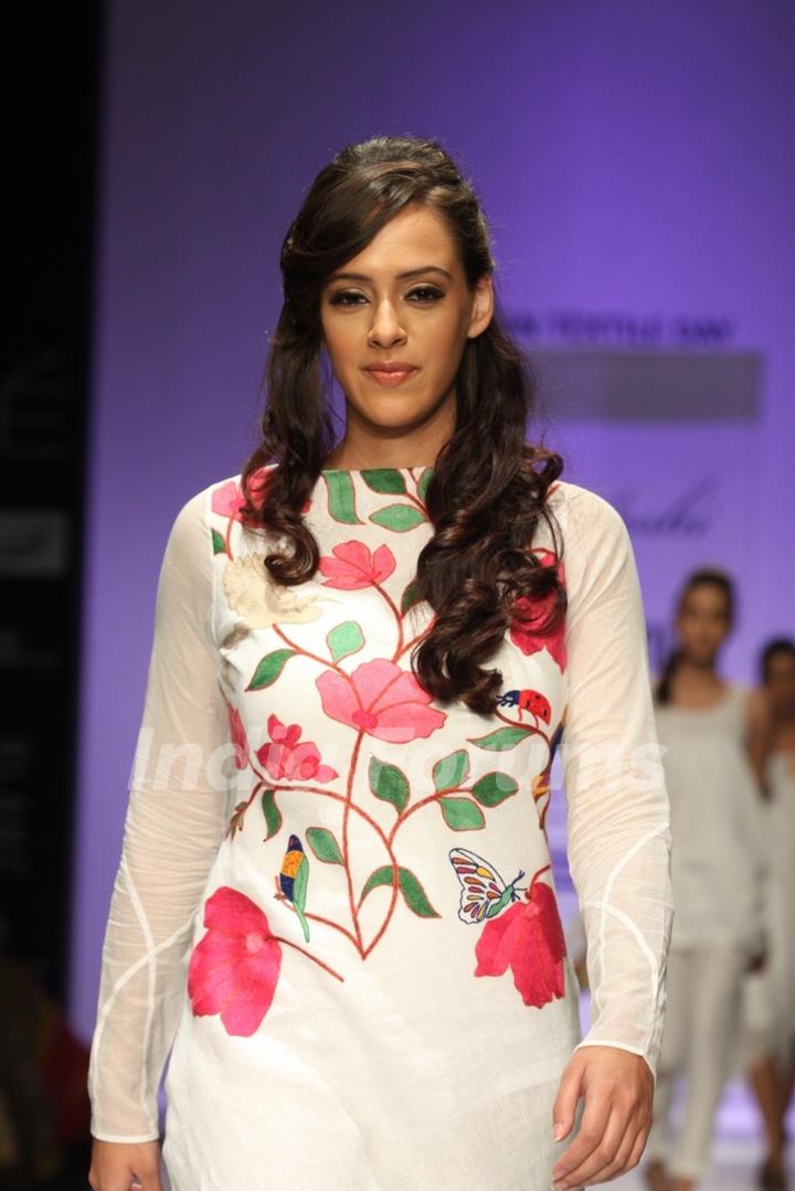 Hazel Keech as showstopper for designer Purvi Doshi at Lakme Fashion Week Summer 2013