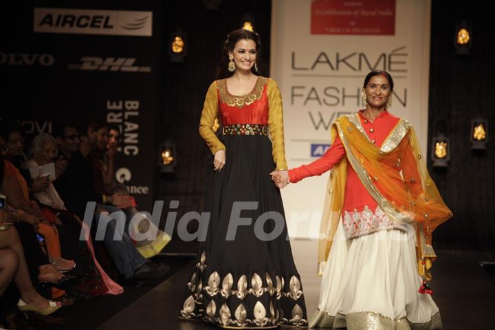 Celebs walk the ramp for Swades Foundation show by Vikram Phadnis at LFW