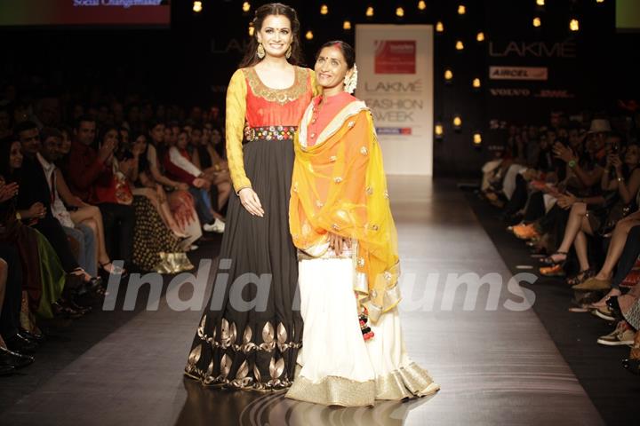 Celebs walk the ramp for Swades Foundation show by Vikram Phadnis at LFW