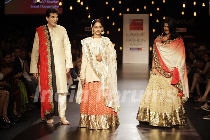 Celebs walk the ramp for Swades Foundation show by Vikram Phadnis at LFW