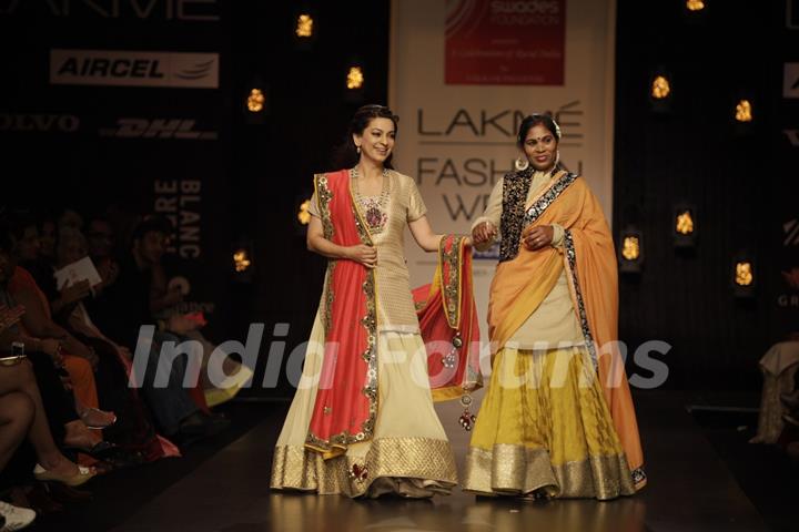 Celebs walk the ramp for Swades Foundation show by Vikram Phadnis at LFW