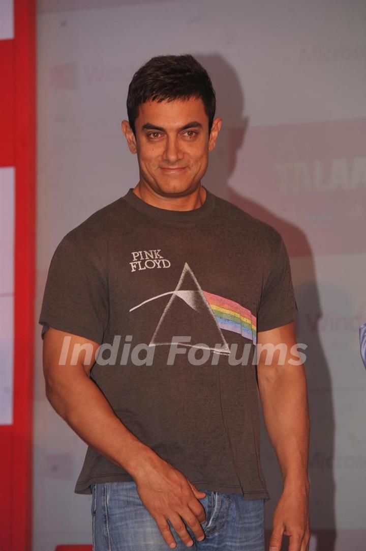 Aamir Khan pose during the felicitates winners of the Microsoft- Talash contest