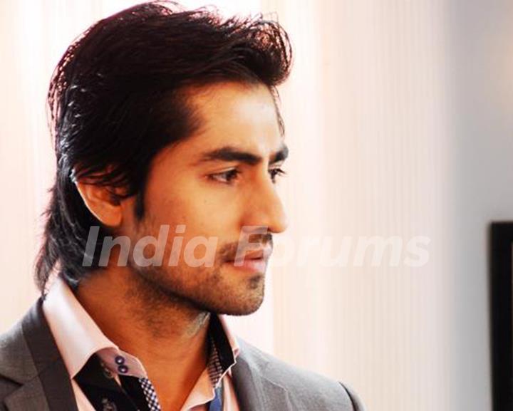 Harshad Chopda as Raghav